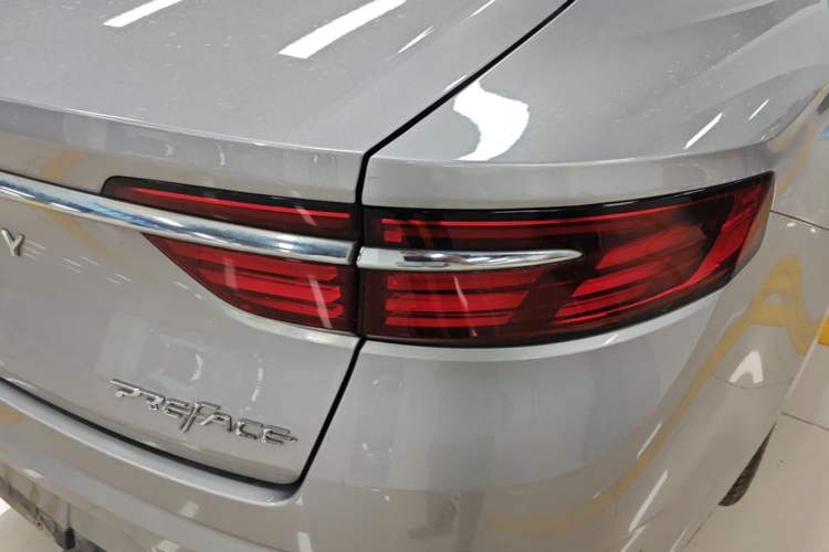 Used Geely Auto Preface 2021 Revised Version 2.0TD Luxury Edition Right Rear Taillight