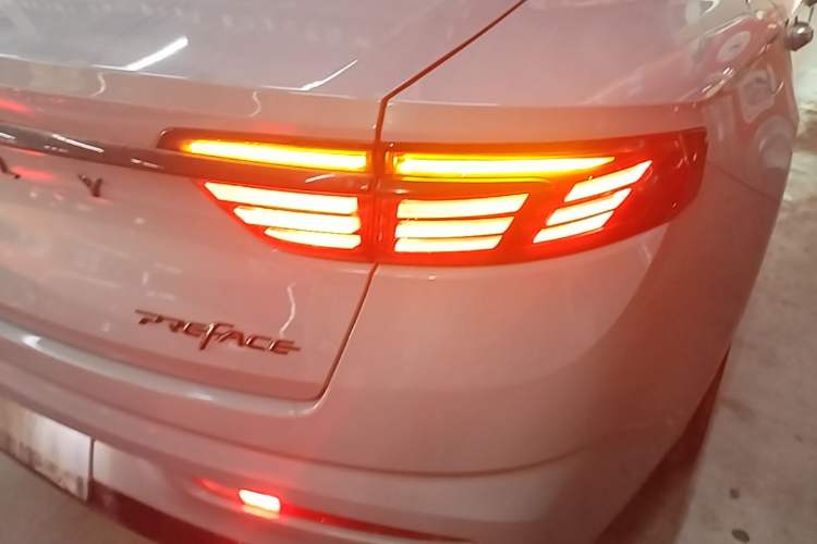 Used Geely Auto Preface 2021 2.0TD Space-Time Edition Hao Yue Right Rear Taillight