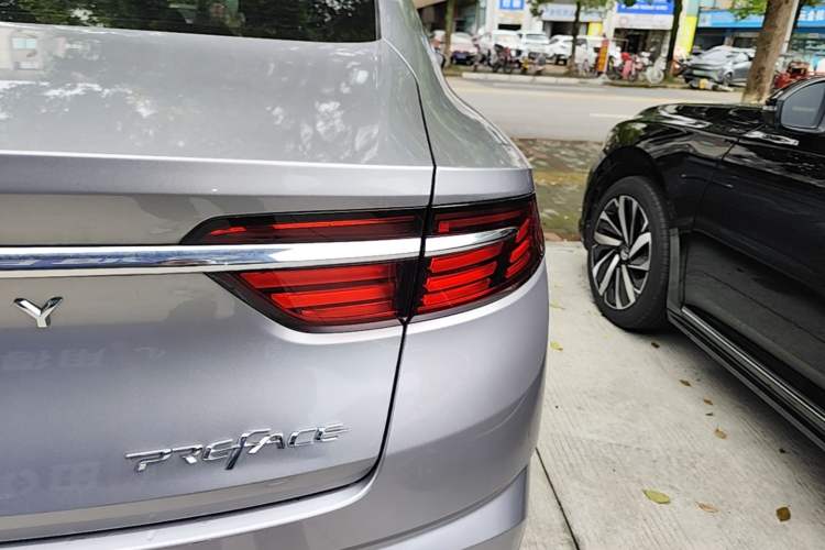 Used Geely Auto Preface 2021 2.0TD Luxury Version Right Rear Taillight