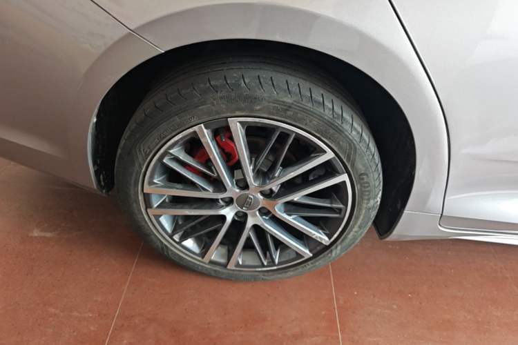 Used Geely Auto Preface 2021 Revised Version 2.0TD Luxury Edition Right Rear Wheel Hub