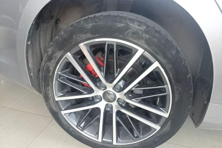 Used Geely Auto Preface 2021 2.0TD Luxury Version Right Rear Wheel Hub