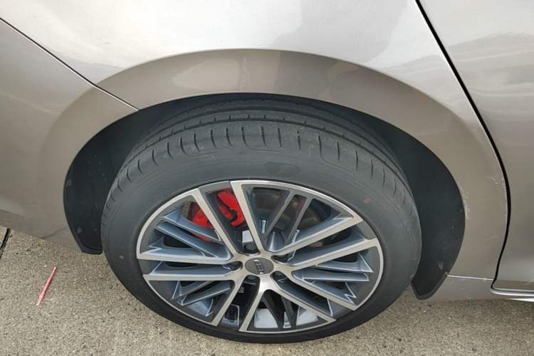 Used Geely Auto Preface 2021 2.0TD Luxury Version Right Rear Wheel Hub