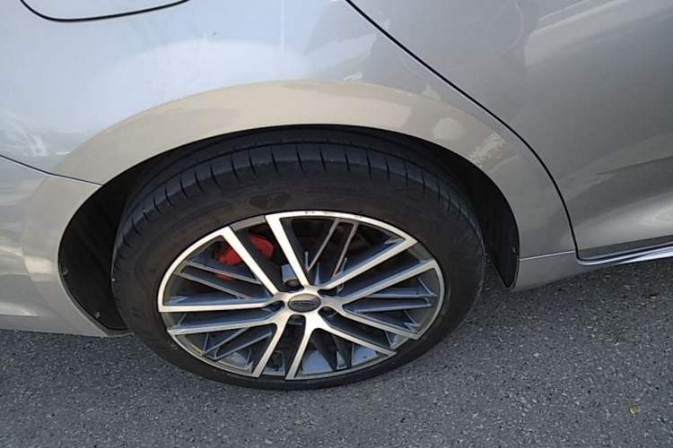 Used Geely Auto Preface 2021 Revised Version 2.0TD Luxury Edition Right Rear Wheel Hub