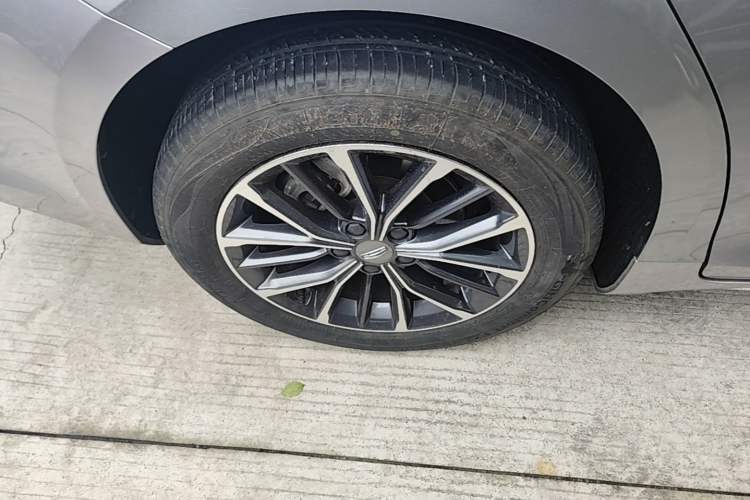 Used Geely Auto Preface 2021 2.0TD Luxury Version Right Rear Wheel Hub