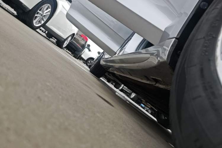 Used Geely Auto Preface 2021 2.0TD Luxury Version Right Side Sill
