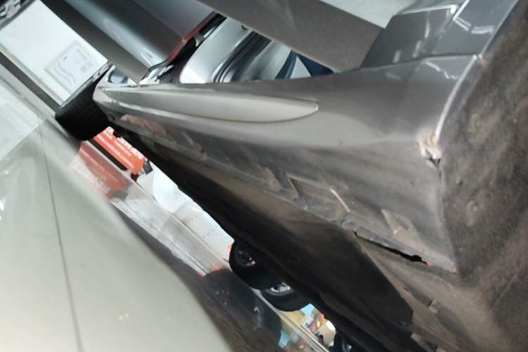 Used Geely Auto Preface 2021 Revised Version 2.0TD Luxury Edition Right Side Sill