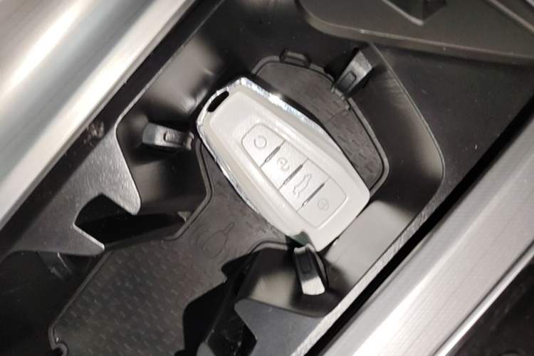 Used Geely Auto Preface 2021 Revised Version 2.0TD Luxury Edition Vehicle Key