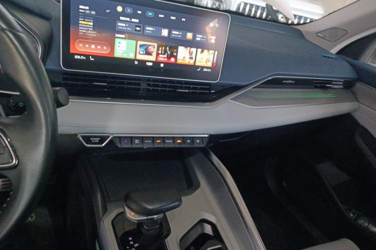 Used Geely Auto Preface 2021 Revised Version 2.0TD Luxury Edition Audio And AC Panel