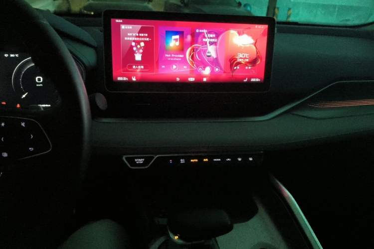 Used Geely Auto Preface 2021 2.0TD Luxury Version Audio And AC Panel