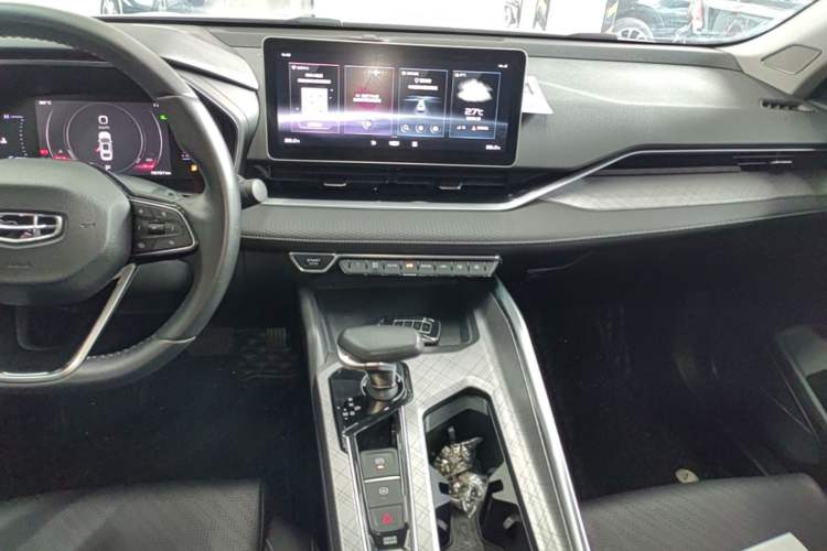 Used Geely Auto Preface 2021 2.0TD Luxury Version Audio And AC Panel