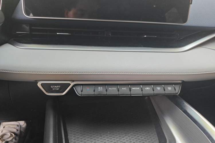 Used Geely Auto Preface 2021 2.0TD Luxury Version Audio And AC Panel