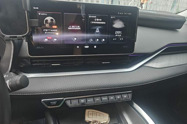 Used Geely Auto Preface 2021 2.0TD Luxury Version Audio And AC Panel
