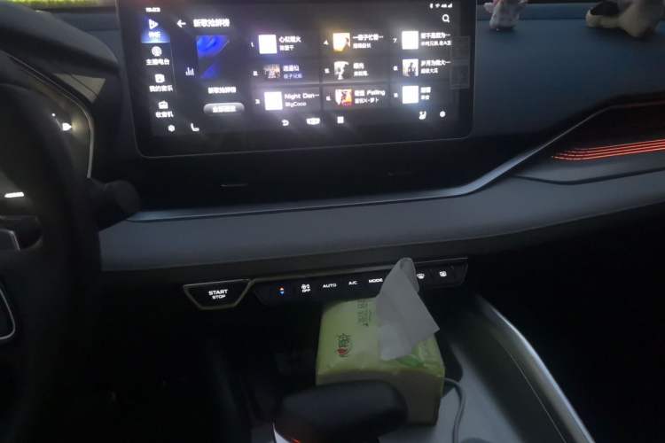 Used Geely Auto Preface 2021 2.0TD Luxury Version Audio And AC Panel