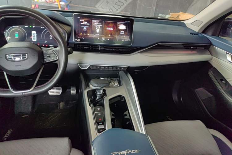 Used Geely Auto Preface 2021 Revised Version 2.0TD Luxury Edition Audio And AC Panel