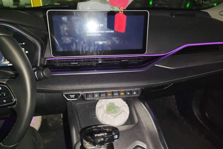 Used Geely Auto Preface 2021 2.0TD Luxury Version Audio And AC Panel