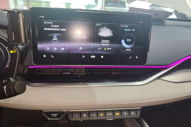 Used Geely Auto Preface 2021 Revised Version 2.0TD Luxury Edition Audio And AC Panel