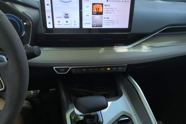 Used Geely Auto Preface 2021 Revised Version 2.0TD Luxury Edition Audio And AC Panel