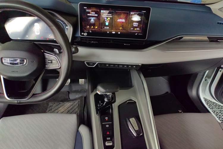 Used Geely Auto Preface 2021 Revised Version 2.0TD Luxury Edition Audio And AC Panel