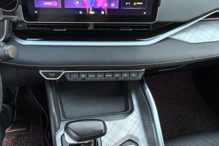 Used Geely Auto Preface 2021 2.0TD Luxury Version Audio And AC Panel