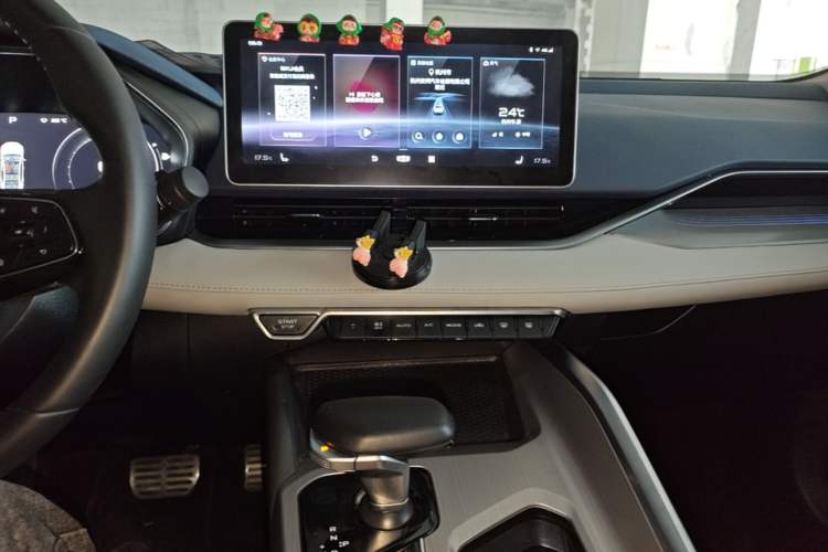 Used Geely Auto Preface 2021 Revised Version 2.0TD Luxury Edition Audio And AC Panel