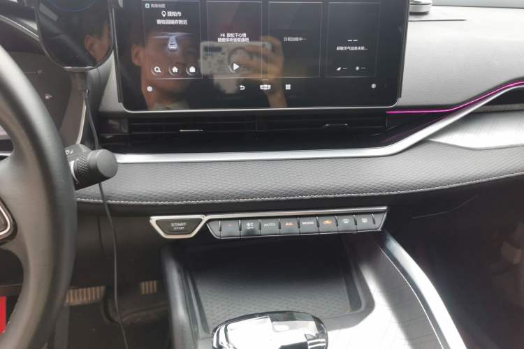 Used Geely Auto Preface 2021 2.0TD Luxury Version Audio And AC Panel