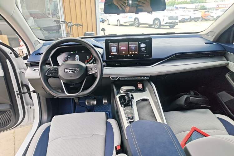 Used Geely Auto Preface 2021 Revised Version 2.0TD Luxury Edition Center Console
