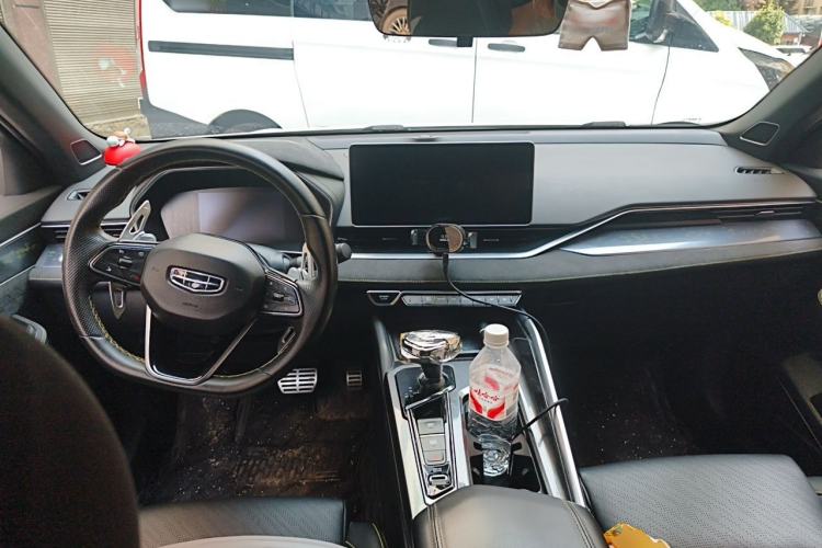 Used Geely Auto Preface 2021 2.0TD Space-Time Edition Hao Yue Center Console