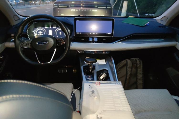Used Geely Auto Preface 2021 Revised Version 2.0TD Luxury Edition Center Console