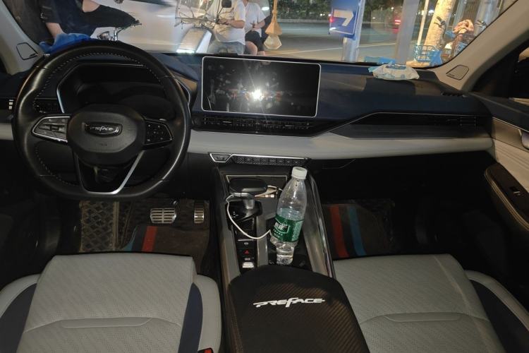 Used Geely Auto Preface 2021 Revised Version 2.0TD Luxury Edition Center Console
