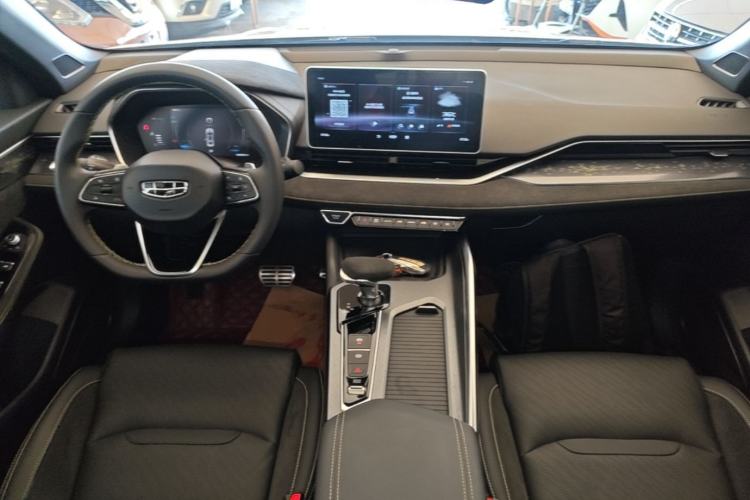 Used Geely Auto Preface 2021 2.0TD Space-Time Edition Hao Yue Center Console