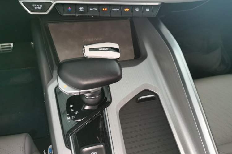 Used Geely Auto Preface 2021 Revised Version 2.0TD Luxury Edition Gear Lever