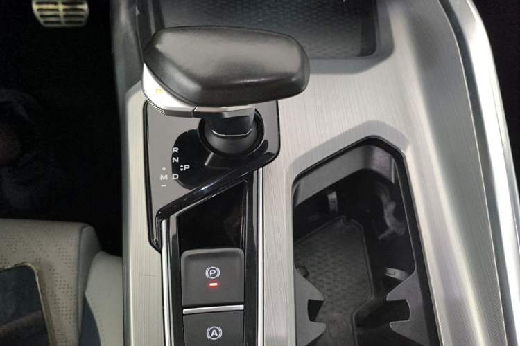Used Geely Auto Preface 2021 Revised Version 2.0TD Luxury Edition Gear Lever