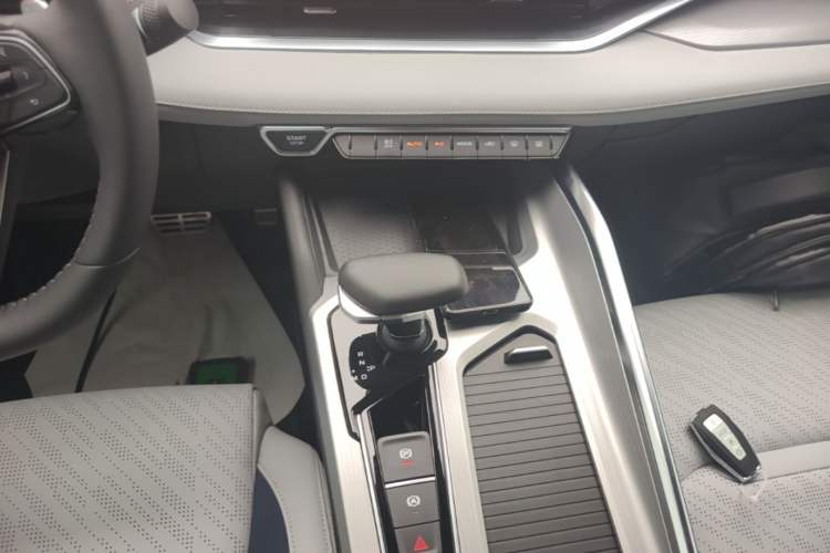 Used Geely Auto Preface 2021 Revised Version 2.0TD Luxury Edition Gear Lever