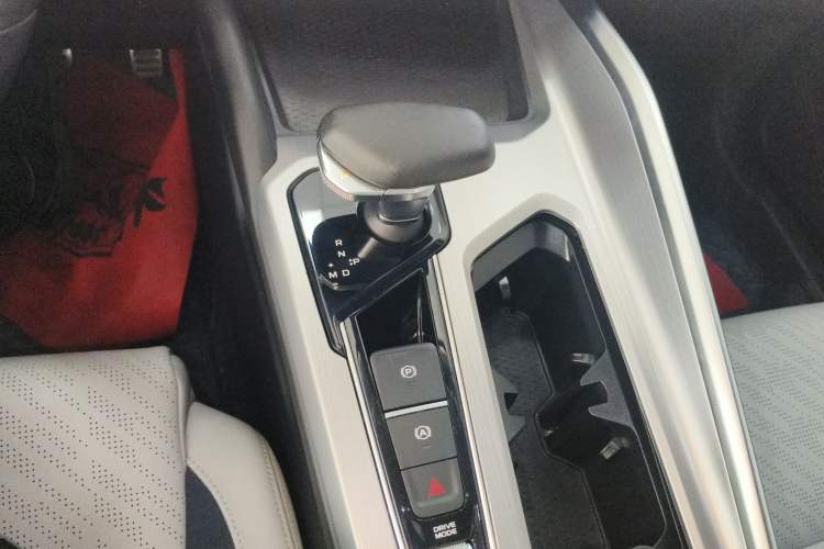 Used Geely Auto Preface 2021 Revised Version 2.0TD Luxury Edition Gear Lever