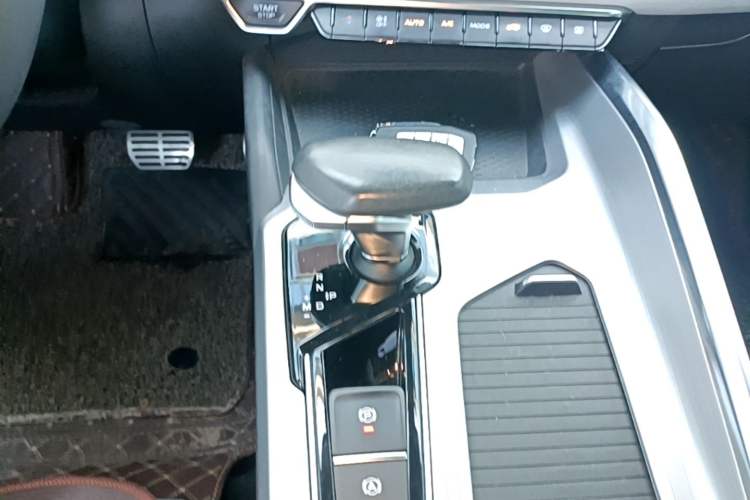 Used Geely Auto Preface 2021 Revised Version 2.0TD Luxury Edition Gear Lever