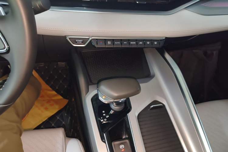 Used Geely Auto Preface 2021 Revised Version 2.0TD Luxury Edition Gear Lever