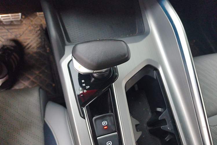 Used Geely Auto Preface 2021 2.0TD Designer's Recommended Edition Gear Lever