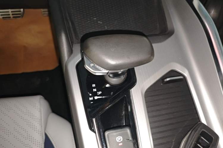 Used Geely Auto Preface 2021 Revised Version 2.0TD Luxury Edition Gear Lever