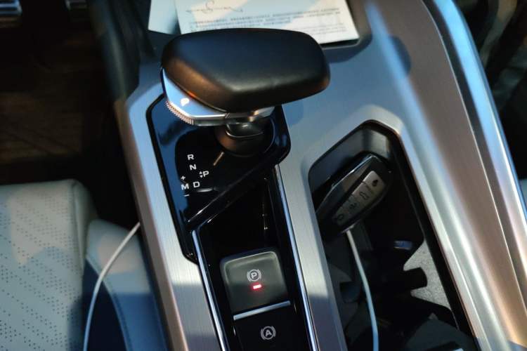 Used Geely Auto Preface 2021 Revised Version 2.0TD Luxury Edition Gear Lever