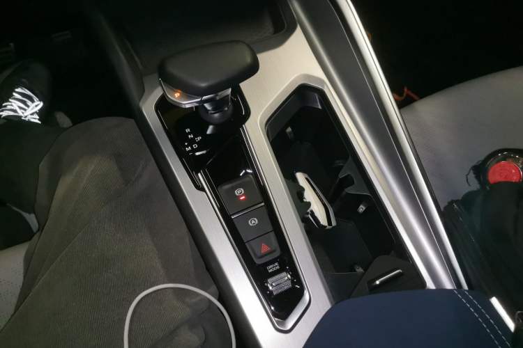 Used Geely Auto Preface 2021 Revised Version 2.0TD Luxury Edition Gear Lever