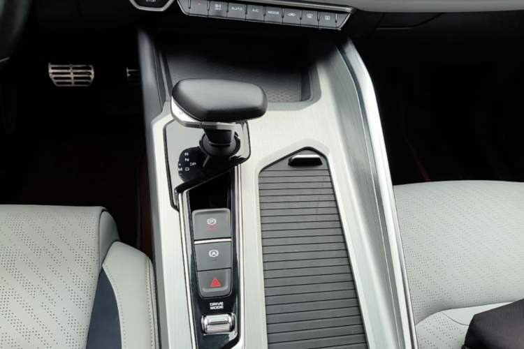 Used Geely Auto Preface 2021 Revised Version 2.0TD Luxury Edition Gear Lever