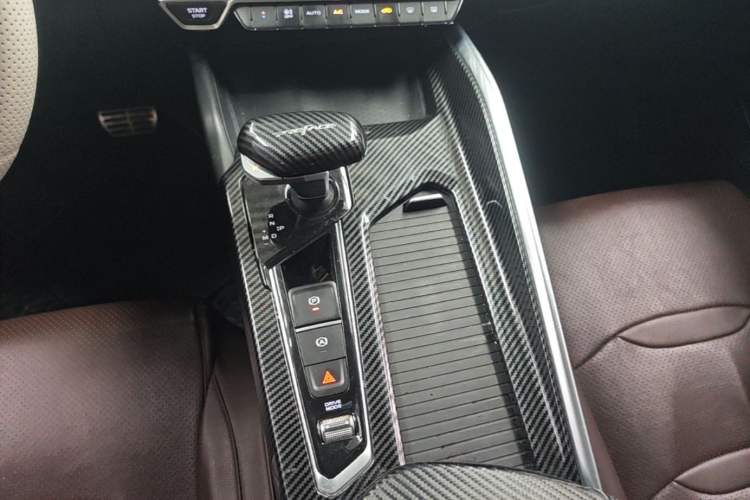 Used Geely Auto Preface 2021 Revised Version 2.0TD Luxury Edition Gear Lever