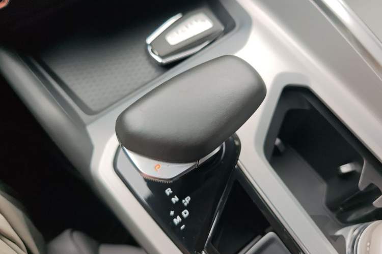 Used Geely Auto Preface 2021 Revised Version 2.0TD Luxury Edition Gear Lever
