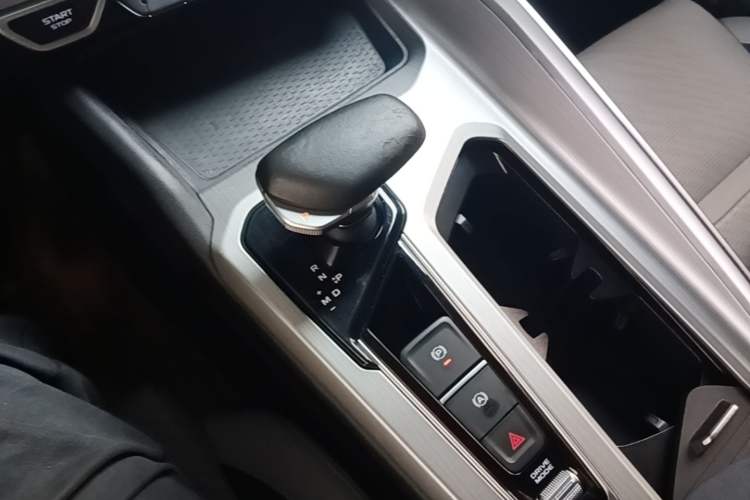 Used Geely Auto Preface 2021 Revised Version 2.0TD Luxury Edition Gear Lever