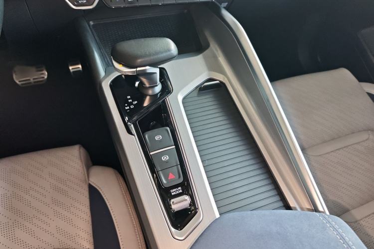 Used Geely Auto Preface 2021 Revised Version 2.0TD Luxury Edition Gear Lever