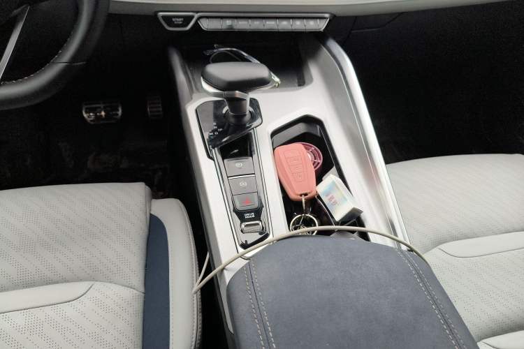Used Geely Auto Preface 2021 Revised Version 2.0TD Luxury Edition Gear Lever