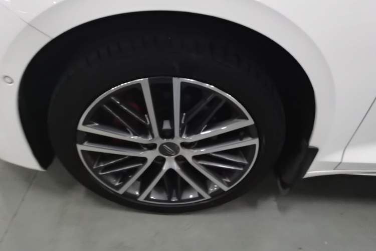 Used Geely Auto Preface 2021 Revised Version 2.0TD Luxury Edition Left Front Wheel Hub