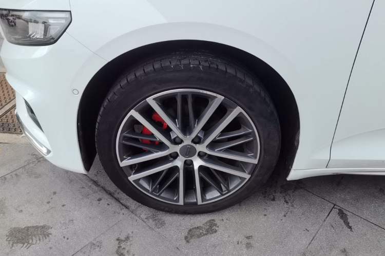 Used Geely Auto Preface 2021 Revised Version 2.0TD Luxury Edition Left Front Wheel Hub