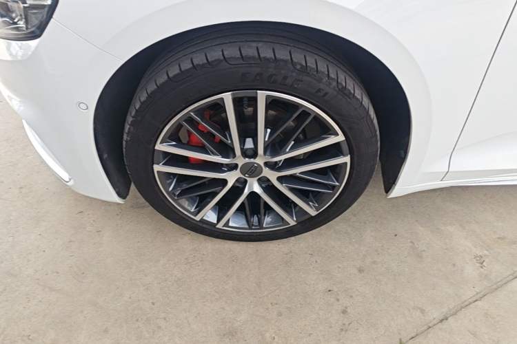 Used Geely Auto Preface 2021 Revised Version 2.0TD Luxury Edition Left Front Wheel Hub