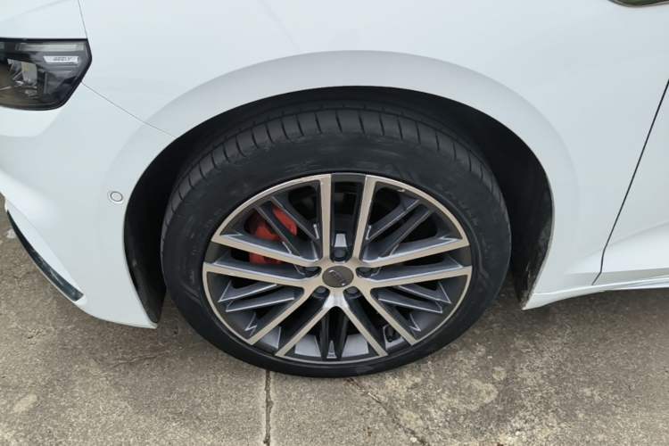 Used Geely Auto Preface 2021 Revised Version 2.0TD Luxury Edition Left Front Wheel Hub